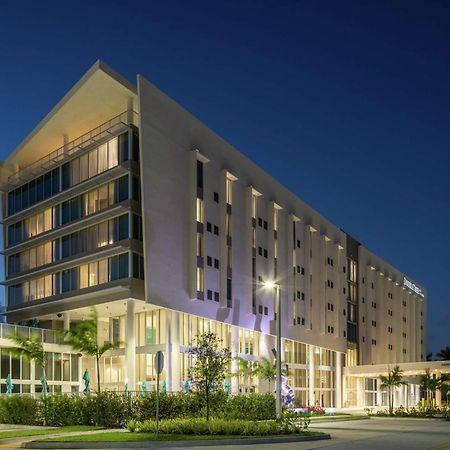 Doubletree By Hilton Miami Doral Hotell Sweetwater Exteriör bild