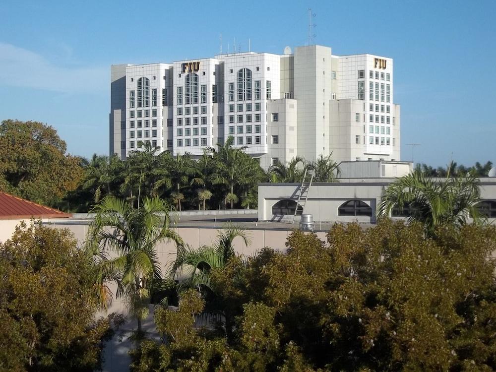 Doubletree By Hilton Miami Doral Hotell Sweetwater Exteriör bild