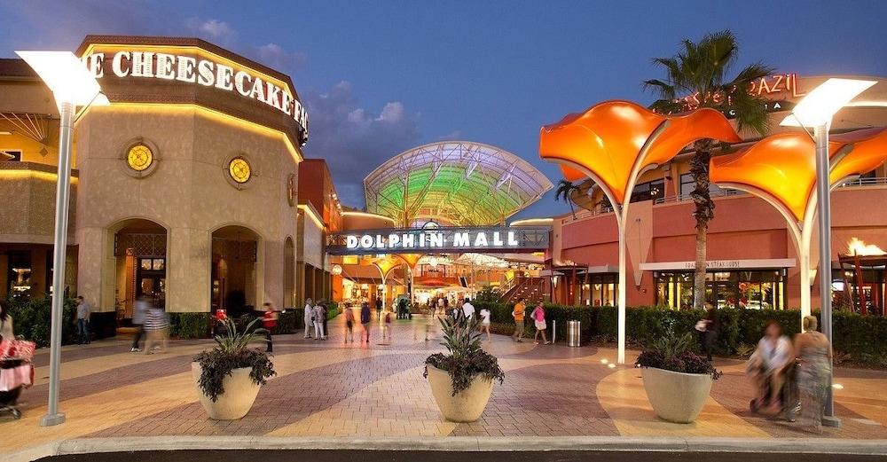 Doubletree By Hilton Miami Doral Hotell Sweetwater Exteriör bild
