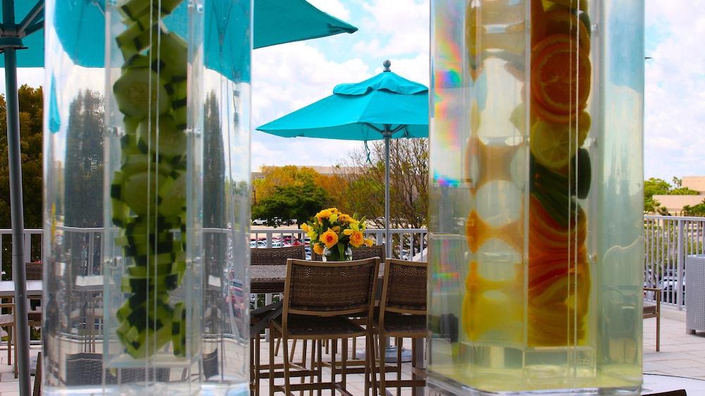 Doubletree By Hilton Miami Doral Hotell Sweetwater Exteriör bild