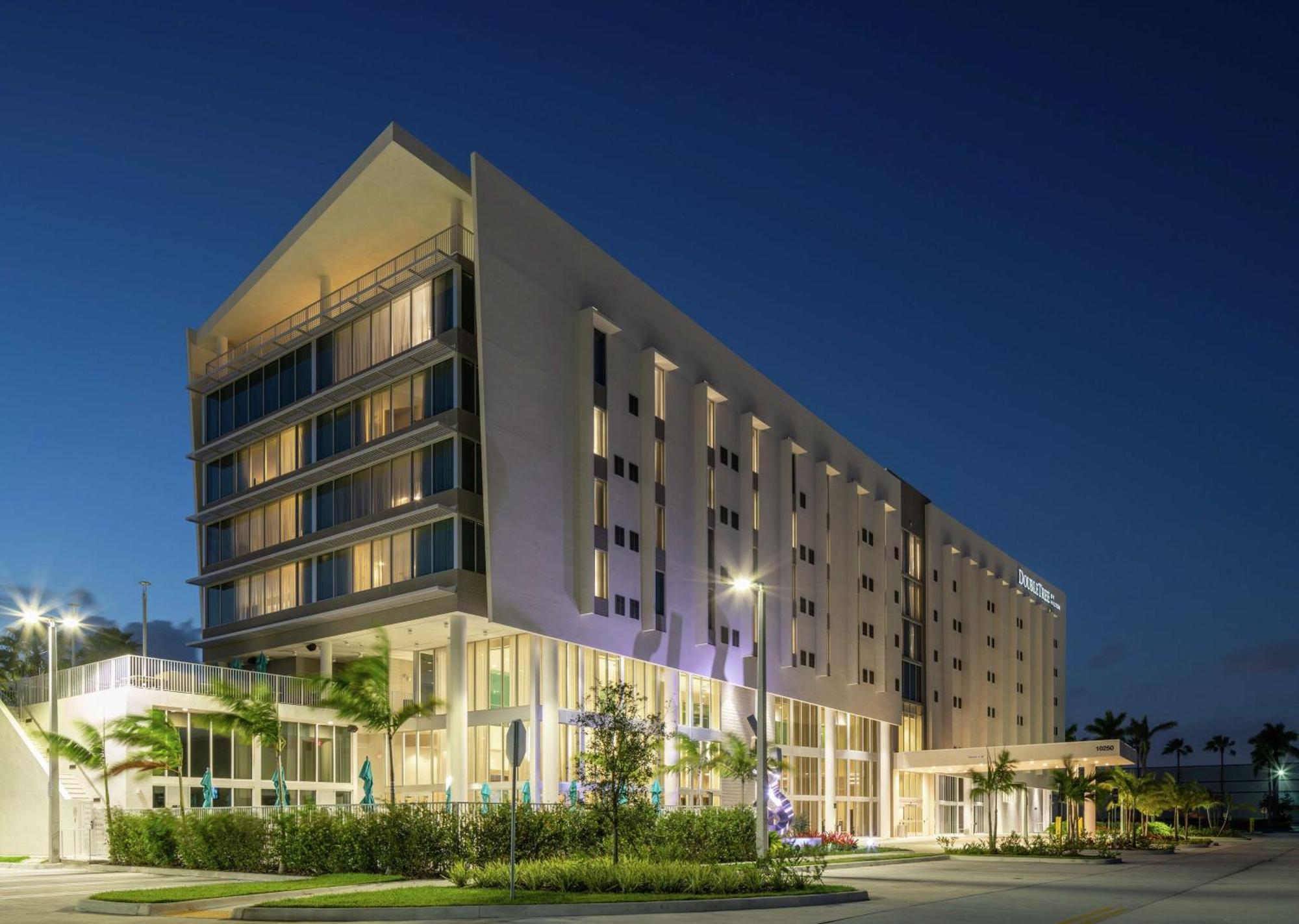 Doubletree By Hilton Miami Doral Hotell Sweetwater Exteriör bild