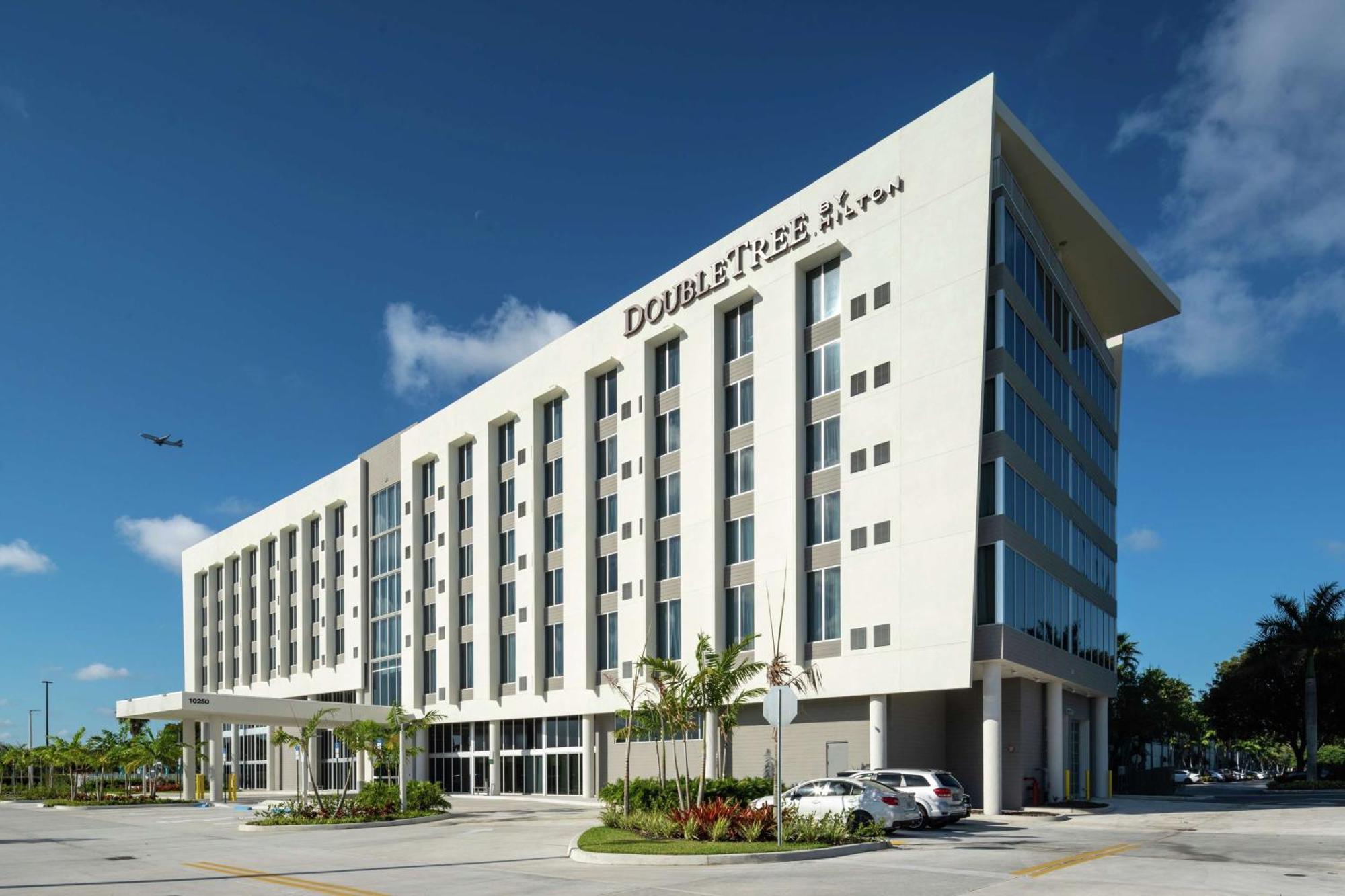 Doubletree By Hilton Miami Doral Hotell Sweetwater Exteriör bild