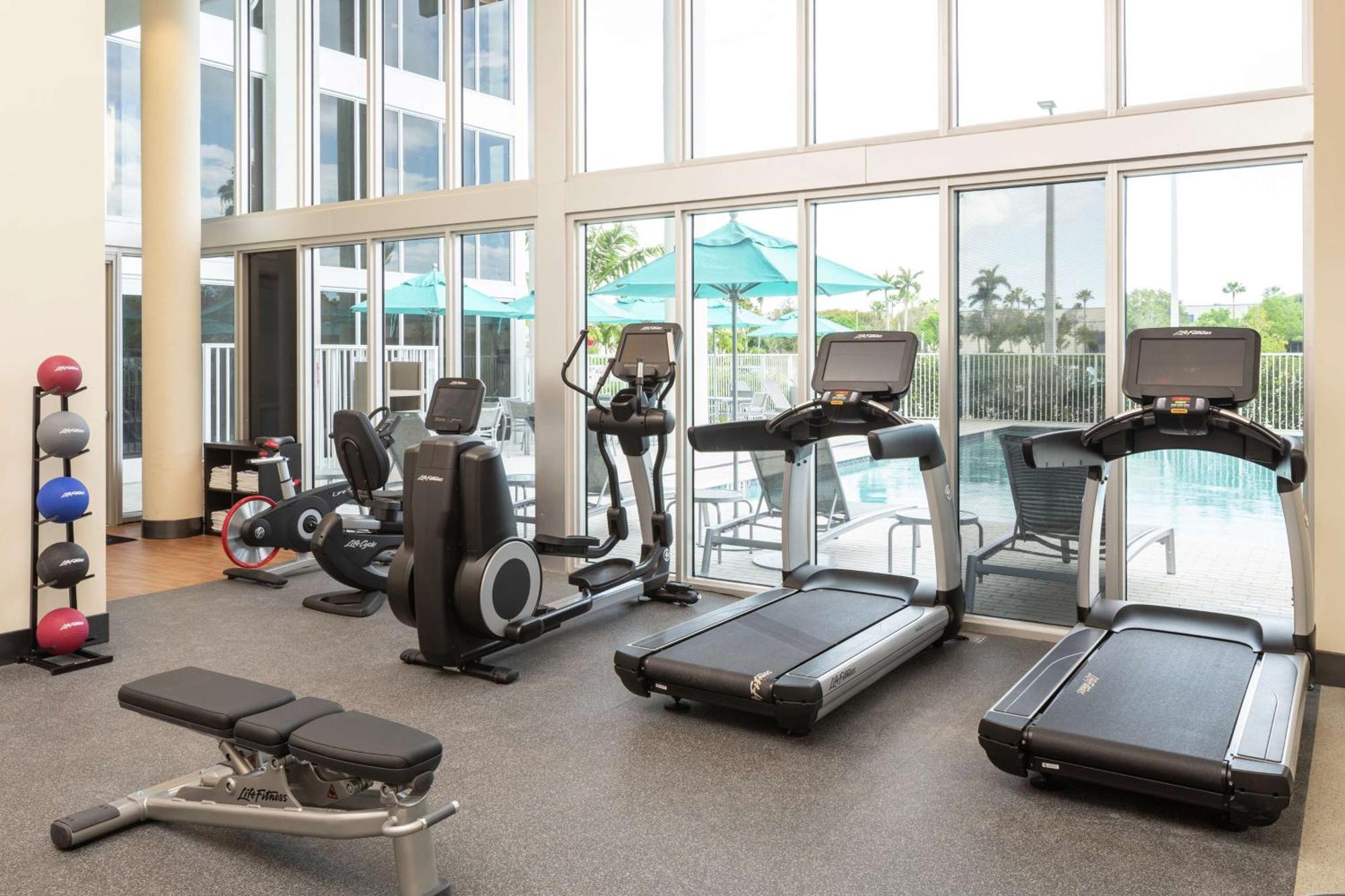 Doubletree By Hilton Miami Doral Hotell Sweetwater Exteriör bild