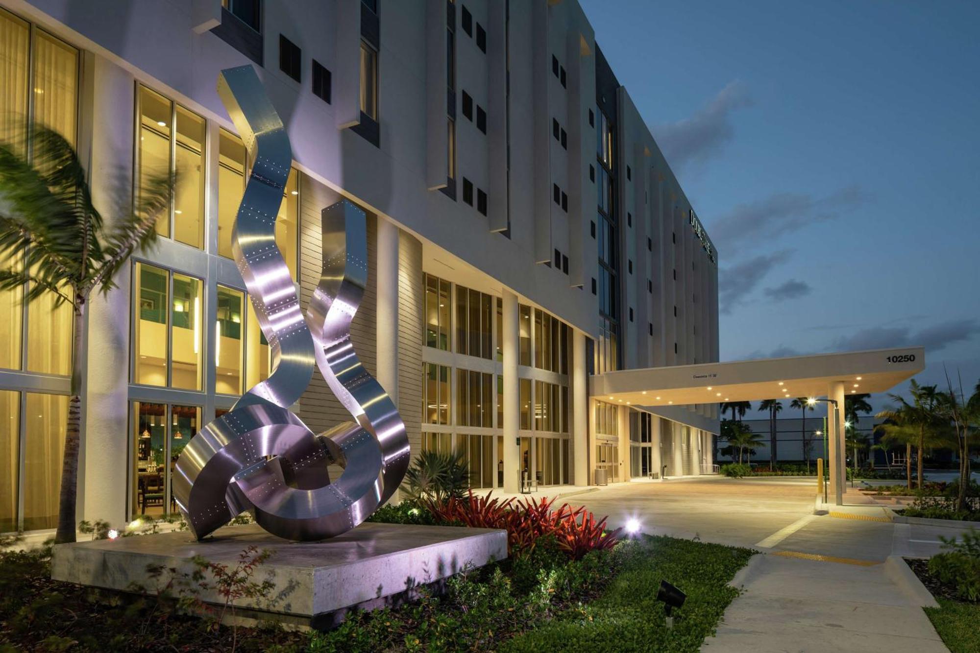 Doubletree By Hilton Miami Doral Hotell Sweetwater Exteriör bild